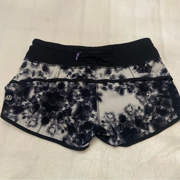 Lululemon Run Speed Shorts Black White Floral Obscurred Black 2246 - Picture 6 of 10